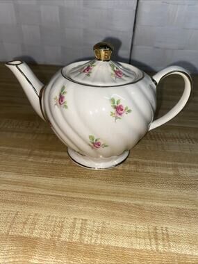 SADLER England 1593 Cream Swirl Pattern Pink Roses Gold Trim 2 Cup Teapot